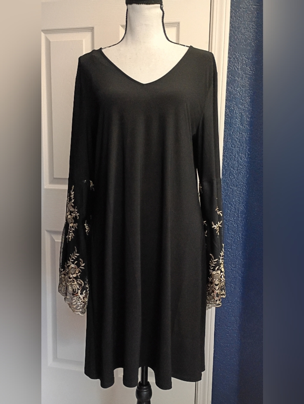 Roz & Ali Black V-Neck Long Sleeve Dress with Gold Embroidered Bell Sleeves